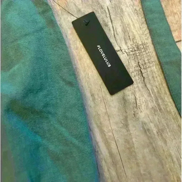 Lulu’s Green Off the shoulder blouse size medium - Picture 4 of 6